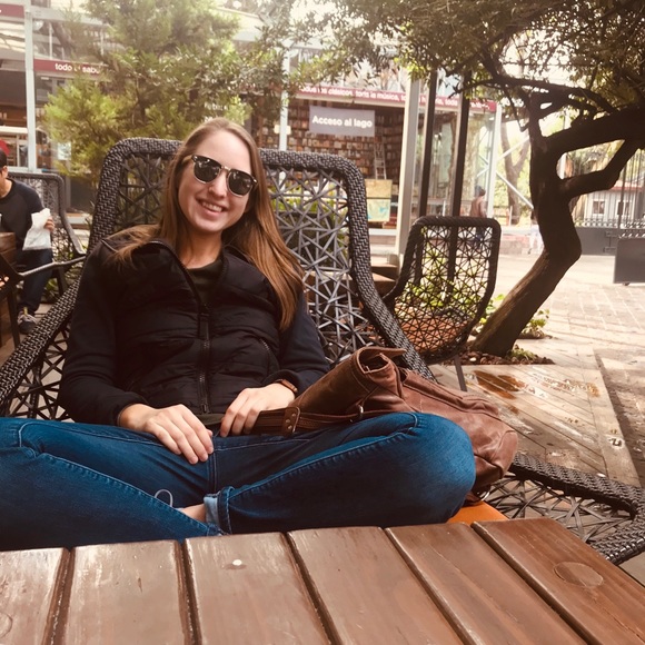 Meet your Posher, Carrie - Picture 1 of 1